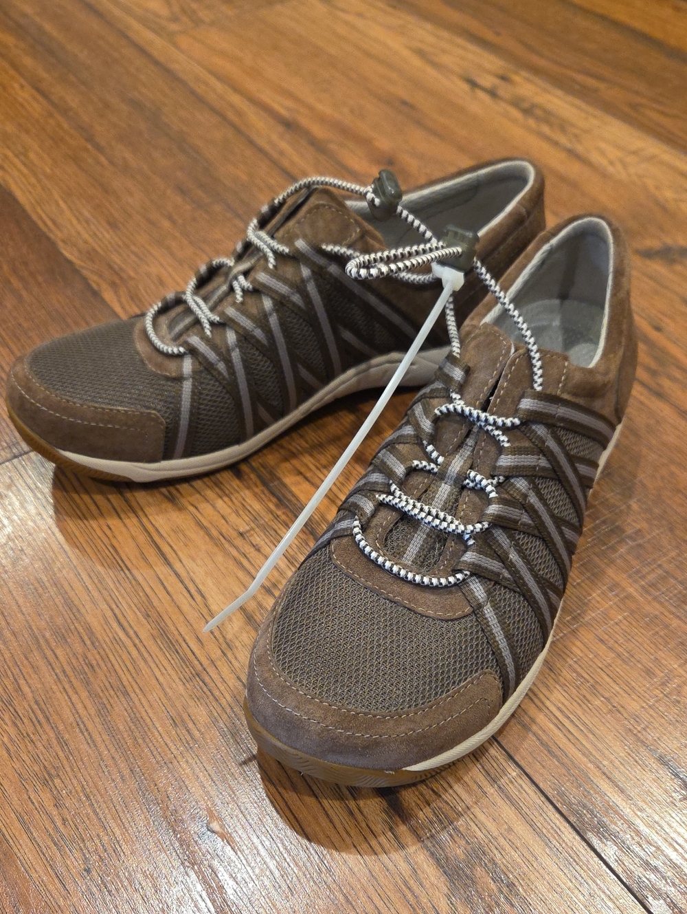Dansko Sneakers Womens Size 39/US Size 8.5 NWOT
